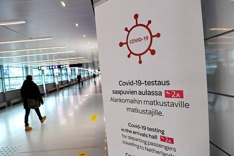 Koronavirustestin opaste Helsinki-Vantaan lentoasemalla Vantaalla 29. tammikuuta 2021.