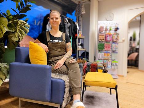 Johanna Virtanen työskenteli 15 vuotta lastensuojelussa ennen ryhtymistään kynsiyrittäjäksi.