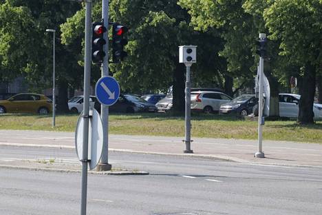 Hatanpään valtatien ja Hatanpäänkadun risteyksen kamera on vilkkaalla paikalla, mutta ei ottanut tarkasteltuna ajanjaksona yhtäkään seuraamuksiin johtanutta kuvaa.