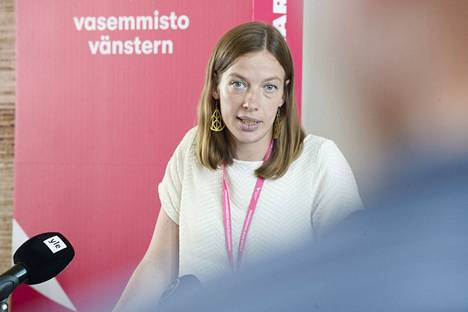 Li Andersson vasemmistoliiton eduskuntaryhmän kesäkokouksessa Kotkassa 23. elokuuta 2022.