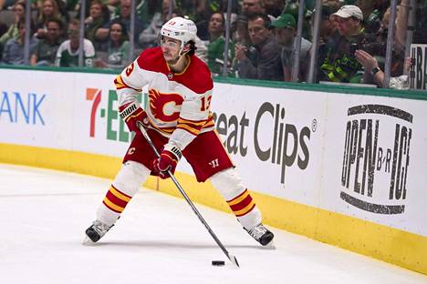 Calgaryn Flamesin Johnny Gaudreau laukoi voittomaalin ja pudotti Dallas Starsin jatkosta NHL-jääkiekkoliigan pudotuspeleissä. 