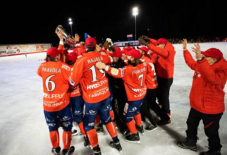 Koko Narukerän yhteisölle koitti merkittävä palkintopäivä lauantaina, kun Suomen mestaruus varmistui.