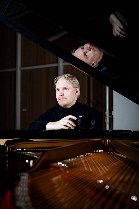 Pianisti Ville Hautakangas esiintyy Kankaanpäässä.