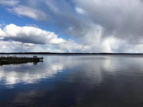 Näsijärven isot selät ovat nyt auki. Järvi oli kuluneena talvena pitkään jäässä, sillä se sai jääkannen jo 8. joulukuuta 2021.