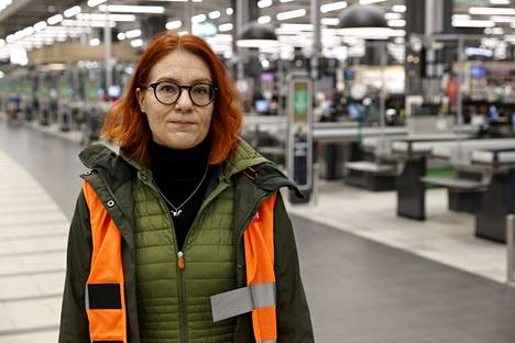 PAMin puheenjohtaja Annika Rönni-Sällinen vaatii kiinteistöpalvelualalle kunnollisia palkankorotuksia.
