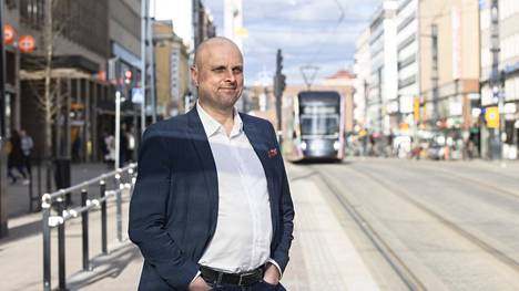 Tampereen elinvoimajohtajan viran myötä Pekka Salmen poliittinen ura jää taa. Salmi aloittaa Tampereen elinvoimajohtajana kesäkuussa.