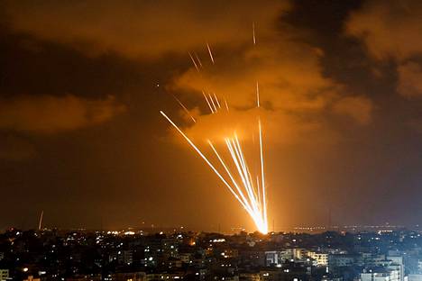 Palestiinalaisten Israelia kohti ampumia ohjuksia Gazassa 5. elokuuta 2022. 
