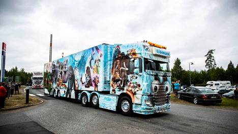 Power Truck Show -messuille matkalla oleva rekka pysähtyi näytille Pirkanhovissa Lempäälässä elokuussa 2019.
