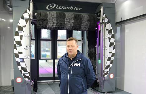 Nesteen yrittäjä Reijo Hietanen investoi uuteen huippumoderniin autopesulaan.