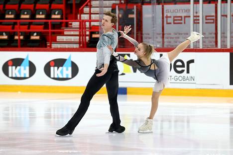 Mikhail Akulov ja Milania Väänänen näyttivät taitojaan taitoluistelun SM-kisoissa Porin Isomäki-areenassa 19. joulukuuta.