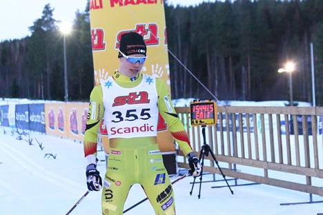 Maailmanmestari Niilo Moilaselle ei löytynyt vastusta nuorten SM-hiihdoissa Keurusselän liikuntapuistossa. Mies voitti jokaisen lähdön, johon hän osallistui perjantaina.