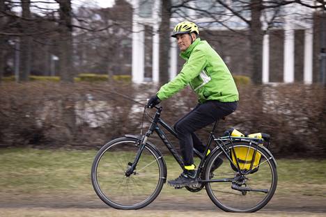 Hannu Tuominen sanoo olleensa onnekas. Hänen ei ole elämässään tarvinnut juuri sairastella. Työmatkapyöräily pitää huolen riittävästä arkiliikunnasta. Lisäksi Tuominen retkeilee luonnossa. 