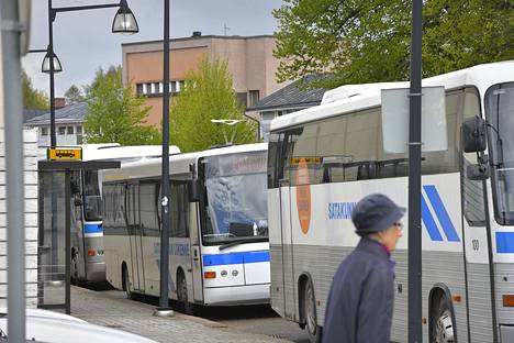 Rauman paikallisbussiliikennettä voisi tulevaisuudessa korvata kaikille avoimilla kutsupohjaisilla pikkubussikyydeillä. Kuva: Juha Sinisalo