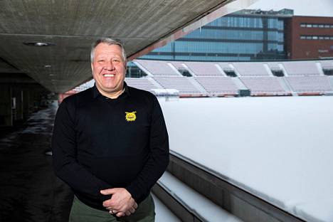 Ilveksen edustusjoukkue aloittaa Risto Niklas-Salmisen aikakauden vielä Ratinan stadionilla. Uusi Tammelan stadion tarjoaa valmistuessaan suuria mahdollisuuksia.