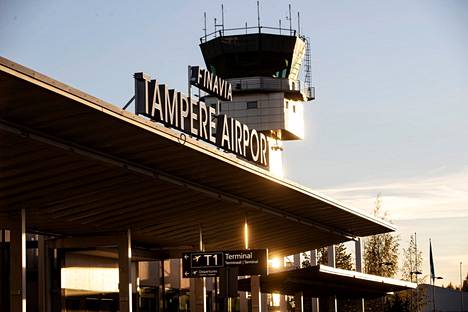 Finnair aloittaa linja-autoyhteyden Tampereelta Helsinki-Vantaan lentoasemalle toukokuun alussa. Kuvassa Tampere-Pirkkalan lentoasema syksyllä 2021.