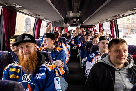 Toiveikkaat Tappara-fanit suuntasivat tiistaina kuuden bussin voimalla kohti Turkua.