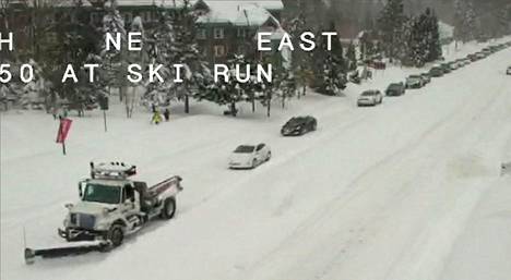 Voimakas talvimyrsky on riepotellut Yhdysvaltojen länsirannikkoa. Lunta satoi muun muassa Lake Tahoen alueella Kaliforniassa 27. joulukuuta.