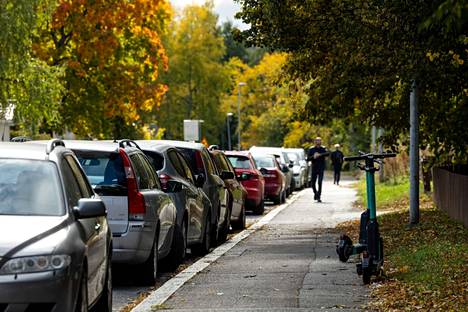Tampereella tullaan tänä vuonna todennäköisesti kirjoittamaan ennätysmäärä pysäköintivirhemaksuja. Syitä ovat esimerkiksi kaupungin lukuisat työmaat, pysäköimisen hinta ja parkkipaikkojen yleinen puute.