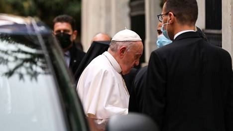Paavi Franciscus vieraili Ateenassa lauantaina 4.12.2021.