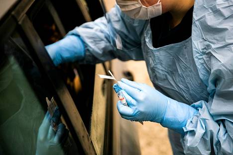 Torstaihin 25.2.2021 mennessä Pirkanmaalla on todettu yhteensä 2719 tartuntaa koko pandemian aikana. Arkistokuva Pirkkahallissa sijaitsevasta drive-in koronatestauspisteestä on otettu lokakuussa 2020.