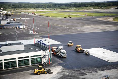 Tampereen lentoasema on Suomen 9. suurin lentoasema. Sen matkustajamäärät ovat laskusuunnassa.