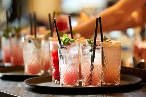 Alkujaan mocktail on ollut versio cocktailista, johon ei käytetä alkoholia, mutta nykyään drinkkejä kehitetään varta vasten mocktaileiksi.