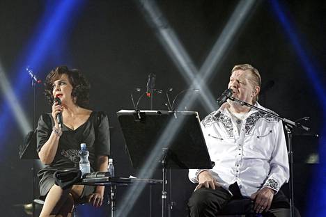 Paula Koivuniemi esiintyi yhdessä Vesa-Matti Loirin kanssa Loirin 70-vuotisjuhlakonsertissa vuonna 2015. Konsertti järjestettiin entisellä Hartwall-areenalla.