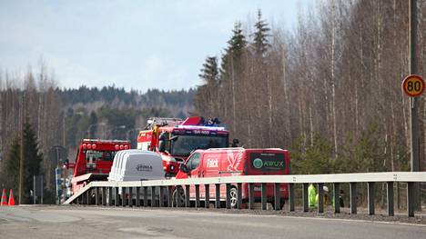 Nopeusrajoitus onnettomuuspaikalla Porintiellä on 80 kilometriä tunnissa.