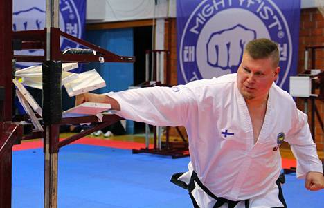 Tampereen Taekwon-Don Kalle Kivioja haki palkintokaappiinsa jo neljännen Euroopan mestaruuden miesten voimamurskauksessa.