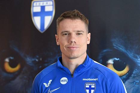 Robert Taylor miesten A-maajoukkueen tiedotustilaisuudessa Helsingissä 1. kesäkuuta 2022.