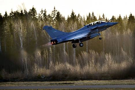 Suomen taivailla voi ensi viikolla nähdä Hornetien lisäksi hävittäjiä Ruotsista ja Ranskasta. Kuvassa Ranskalainen Dassault Rafale -hävittäjä.