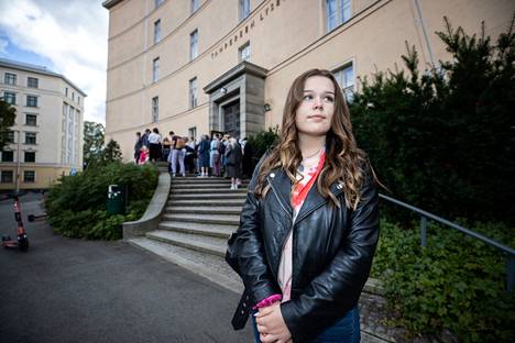 Melinda Väkeväinen opiskelee ensimmäistä vuotta Tampereen lyseon lukion yleislinjalla. IB-linja oli hänellä mietinnässä, mutta kun suurin osa kavereista meni yleislinjalle, hän päätti hakea sinne. Väkeväinen pitäisi englanninkielistä yo-tutkintoa hyvänä lisänä.
