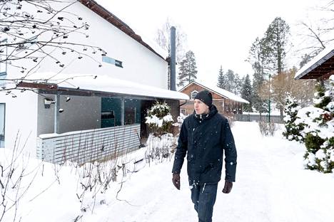 Kangasalla sijaitsevan asunto-osakeyhtiön lämmityskustannukset nousivat pilviin. Taloyhtiön hallituksen puheenjohtaja Olli Asp kuvattiin 7. helmikuuta. 