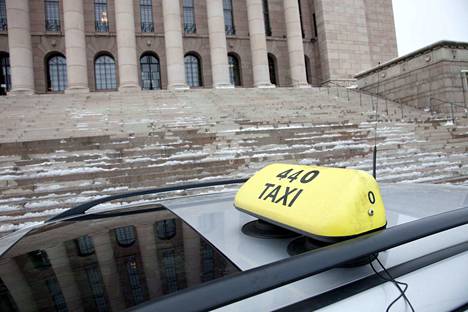 Kansanedustajien taksimatkoihin paloi touko-marraskuussa noin 200 000 euroa.