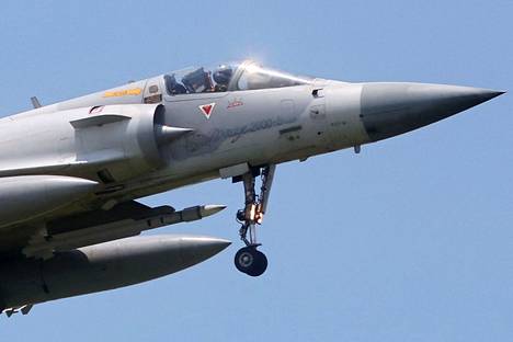 Taiwanin ilmavoimien Mirage 2000-5 -hävittäjä laskeutui Hsinchun lentotukikohtaan Taiwanin Hsinchussa Kiinan sotaharjoitusten viimeisenä päivänä 7. elokuuta. 