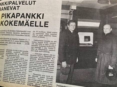 Kokemäen Sanomat kertoi maaliskuussa 1986 pankkien harvinaisesta yhteistyöstä. Osuuspankki ja Säästöpankki hankkivat yhteisen pikapankin tavaratalon tuulikaappiin.