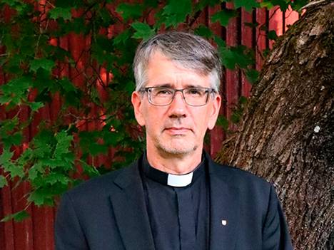 Lapuan hiippakunnan uusi piispa Matti Salomäki vihitään virkaansa sunnuntaina Lapualla.