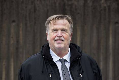Kansanedustaja Veijo Niemi (ps.) ei näe syytä sille, miksi Marinin pitäisi tehdä huumetesti. Hänet kuvattiin Tampereen poliisitalolla joulukuussa 2020.