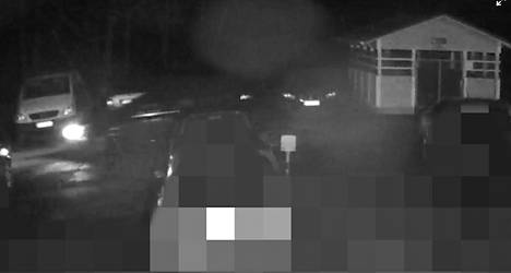 Poliisi julkaisi viime viikolla valvontakamerakuvaa ajoneuvosta.