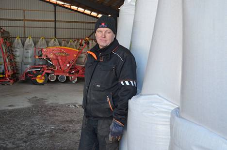 Kiikkalainen maanviljelijä Seppo Pietilä kertoo olevansa hyvässä tilanteessa siksi, koska hän ehti hankkia lannoitteet kohtuullisten hintojen aikaan. Kaikkien kohdalla ei näin ole.