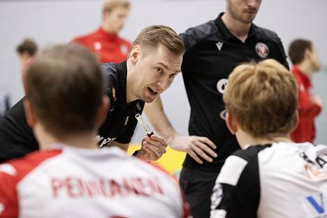VaLePan päävalmentaja Janne Kangaskokon pelaajapaletti on hyvin koossa, mutta avoimia kysymyksiä on vielä muutama. 