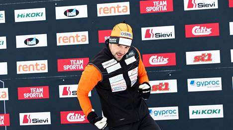 Ristomatti Hakola nautti täysin siemauksin onnistuneesta paluustaan kilpaladuille. Sunnuntaina hän voitti perinteisen sprintin Suomen mestaruuden.