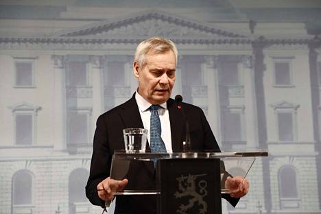 Pääministeri Antti Rinne kertoi omistajaohjausministerin erosta perjantaina.