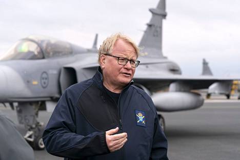 Ruotsin puolustusministeri Peter Hultqvist harmittelee Suomen hävittäjävalintaa, mutta sanoo Ruotsin kunnioittavan päätöstä. Hultqvist kuvattiin Rovaniemellä 5. lokakuuta Ruska20-harjoituksessa viime vuonna.