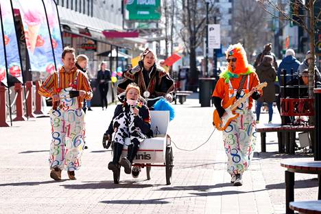 Vappuperinteelle tuli alkusysäys nunnaluostarin katolla, Pori voi olla myös  Suomen vappupääkaupunki – Katso kuvat vappuaatosta Porissa - Satakunta -  Satakunnan Kansa