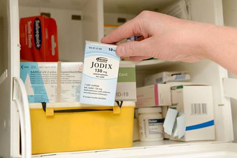 Ministeriö päivitti ohjeistuksensa lääkejodin käytöstä aiemmin lokakuussa. Tämä lääkejodivalmistepaketti kuvattiin Vantaalla heinäkuussa 2022.
