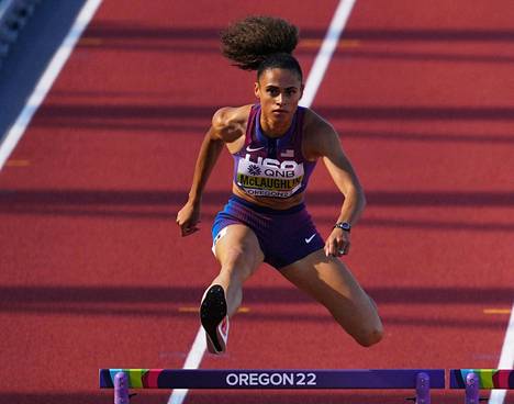 McLaughlin alitti ensimmäisenä naisten 400 metrin aidoissa 51 sekuntia.