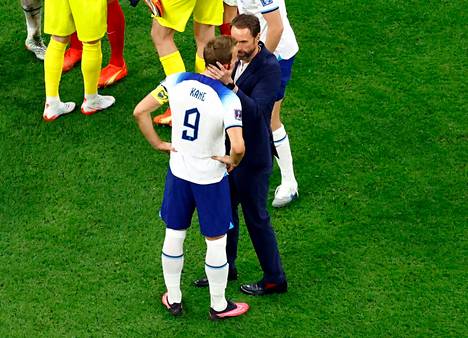 Gareth Southgate lohdutti rangaistuspotkussa MM-puolivälierässä epäonnistunutta kapteeniaan Harry Kanea ottelun jälkeen.