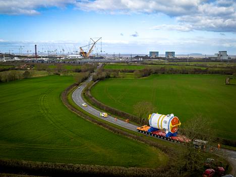 Framatomen valmistama reaktorin paineastia saapui Somersetiin maaliskuussa.