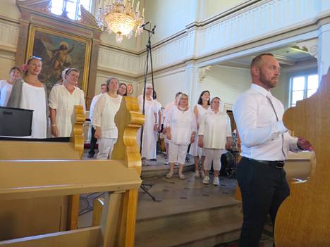Proosit-kuoro esiintyi Merikarvian kirkossa yhdessä Porin gospelkuoron kanssa.